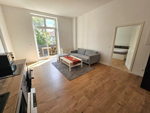 Idyllisches Wohnen in sanierter Gründerzeit Villa inkl. 2 Zimmer + Balkon + Bad mit Dusche+ Laminat