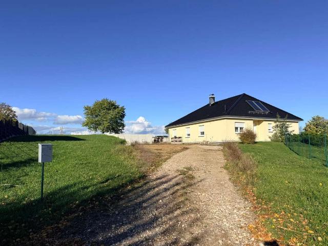 Idyllisches Wohnen mit Schlossblick – großzügiges Grundstück & moderner Wohnkomfort