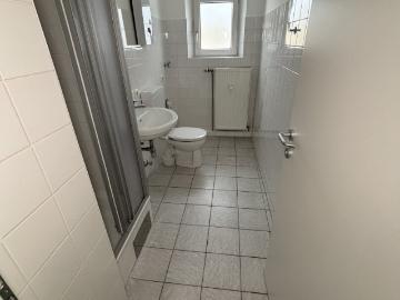 idyllisches wohnerlebnis in urbaner lage steht für sie bereit! ruhig und grün gelegen wird erholung pur geboten gleichzeitig sorgt die erstklassige infrastruktur für kurze wege! sofort verfügbar!