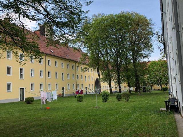 Idyllisches Wohnerlebnis in urbaner Lage steht für Sie bereit! Ruhig und grün gelegen wird Erholung pur geboten gleichzeitig sorgt die erstklassige Infrastruktur für kurze Wege! Sofort verfügbar!