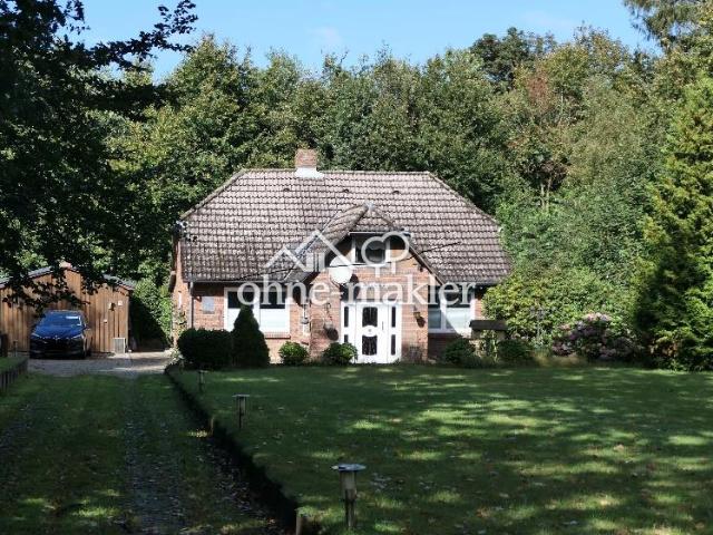 Idyllisches Anwesen mit Waldgrundstück bei Husum