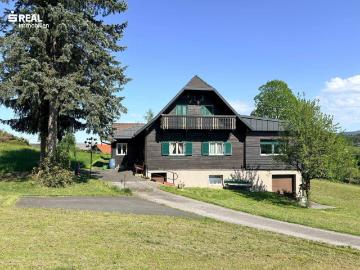 Idyllisches Anwesen mit großem, teilbarem Baugrundstück und Nebengebäude in sonniger Wohnlage