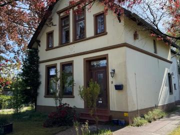 Idyllisches Anwesen mit kleinem Wald
