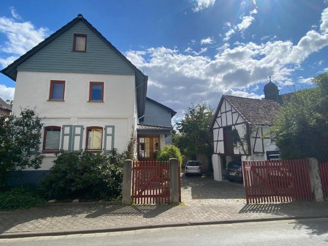 Idyllisches Anwesen Haus in Buseck, Garten, Sauna, Studio, Hof
