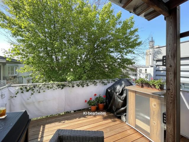 Idyllisches Dachgeschoßwohnung mit großem Balkon und Grünblick in Linz