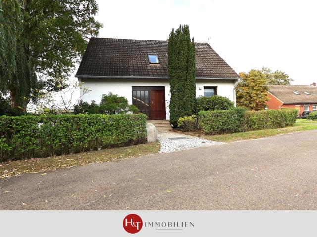 Idyllisches EFH mit Garten, Garage und Gartengrillkamin