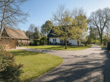 Idyllisches Einfamilienhaus in Wassernähe großzügiges Grundstück in Berlin Karolinenhof