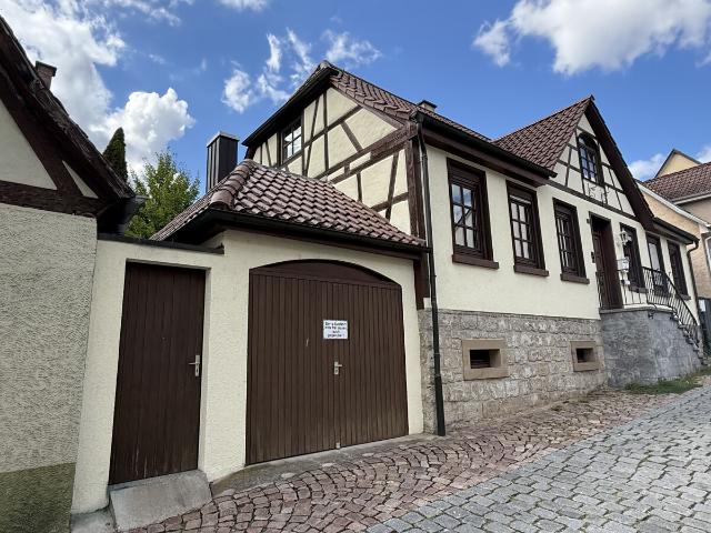 IDYLLISCHES EINFAMILIENHAUS MIT GROSSEM GARTEN