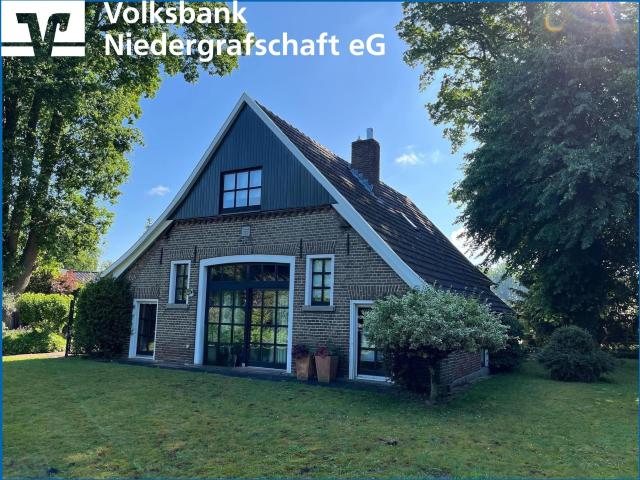 Idyllisches Einfamilienhaus mit großem Grundstück