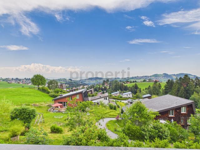 Idyllisches Einfamilienhaus mit sonnigem Garten und Pool in Trogen AR