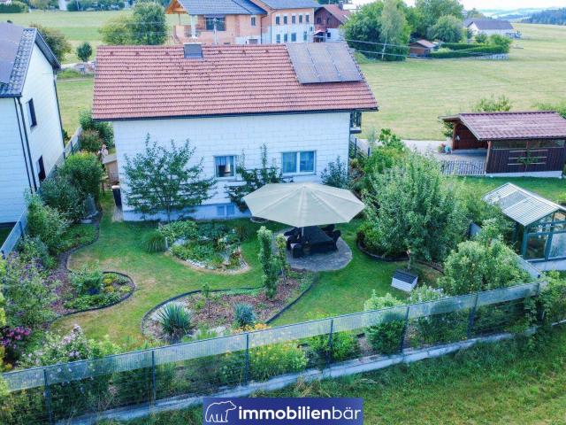 Idyllisches Einfamilienhaus mit weitläufigem Garten