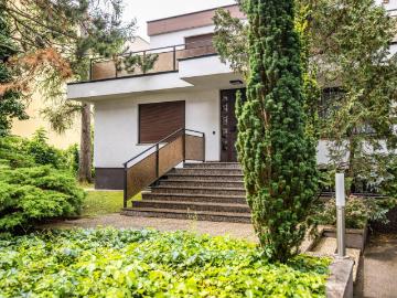 Idyllisches Einfamilienhaus mit weitläufigem Garten in ruhiger Lage Dornbach