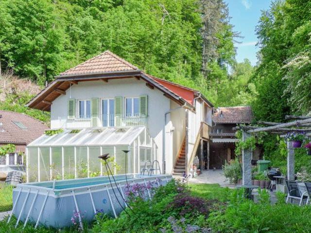 IDYLLISCHES GARTENPARADIES AM WALDRAND MIT GROSSER LANDWIRTSCHAFTSPARZELLE