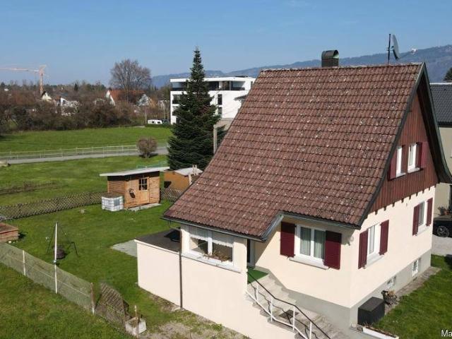 Idyllisches Haus mit Spitzgiebel Charme und Garten – klein, aber voller Möglichkeiten