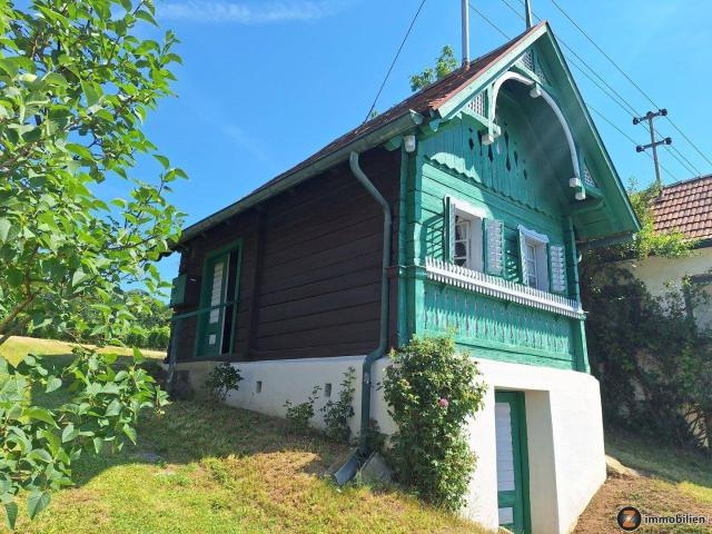 Idyllisches Holzkellerstöckl mit Weingarten