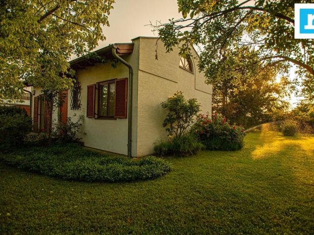 Idyllisches Seegrundstück mit Ferienhaus