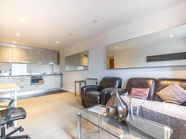IEF City Quadrant, 11 Waterloo. 1 bed apartment to rent £1,050 pcm £242 pw