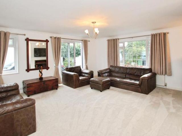 If you are looking to rent a one bedroom property in the Pucklechurch area with allocated parking, then this could be the property for you. Please contact us for more information…
