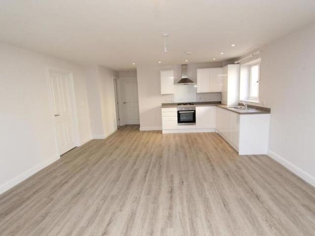 If you are looking to rent a two bedroom property in the Fishponds/Eastville area then look no further. This modern, ground floor flat is well presented and benefits from underfloor heating and an allocated parking space. The property is sure to let quickly so please contact us to book in a viewing…