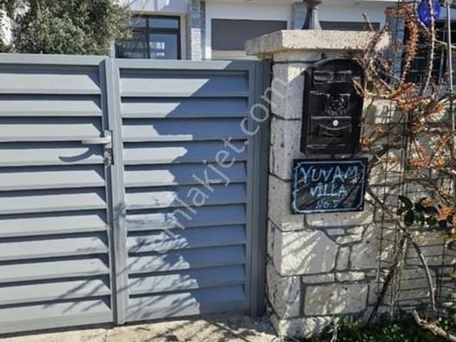 Şifne Yalı Mahallesınde Satılık Havuzlu 3+1 Villa