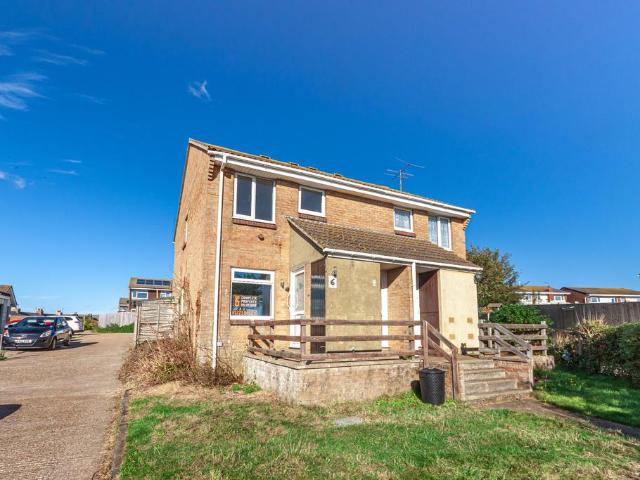 Iford Close, Newhaven 1 bed flat to rent £925 pcm £213 pw