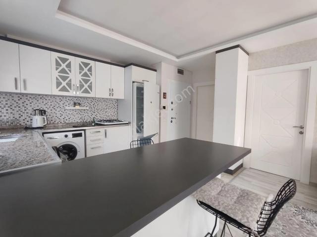 Çiflikköy'de Merkezi Konumlu Emsalsiz Geniş 1+1 Eşyalı Daire