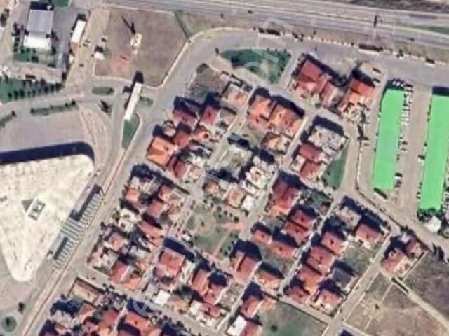 Çift Arsalı Müstakil Ev