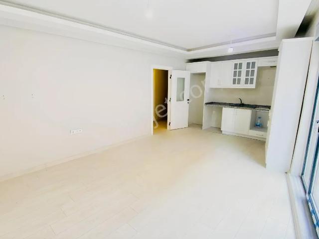 Çift Bahçe Teras Kullanımlı 1+1 Geniş Sıfır Daire
