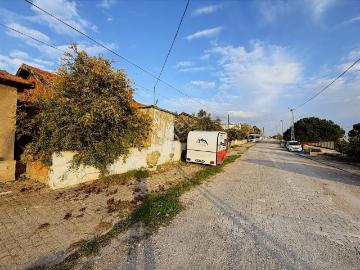 çift Yola Cepheli 527 M2 Arsası Bulunan Satılık Müstakil Ev