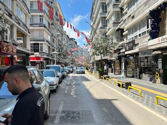 Çiftlik Caddesi’ne Cephe Satılık 2+1 Fırsat Daire / İş Yerine Uygun