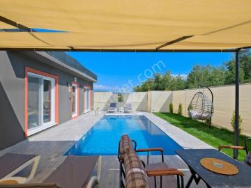 Çiftlik Mahallesinde Kiralık Eşyalı Havuzlu Müstakil Villa