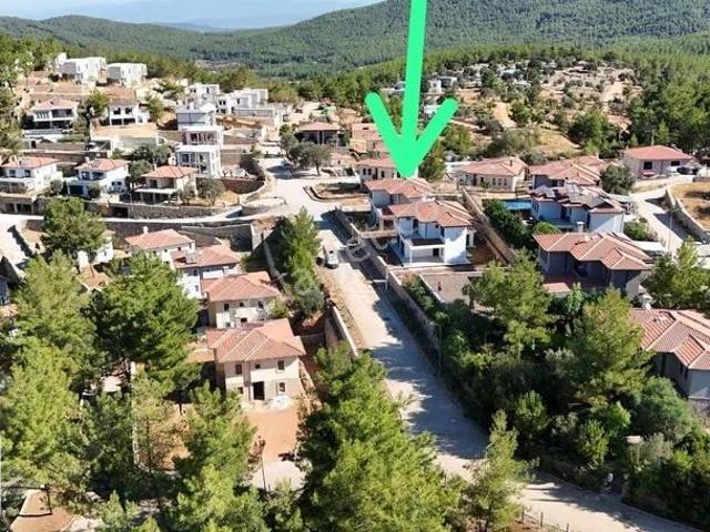 Çiftlik Yeşil Belde Sitesi' Nde Satılık Müstakil Havuzlu Villa