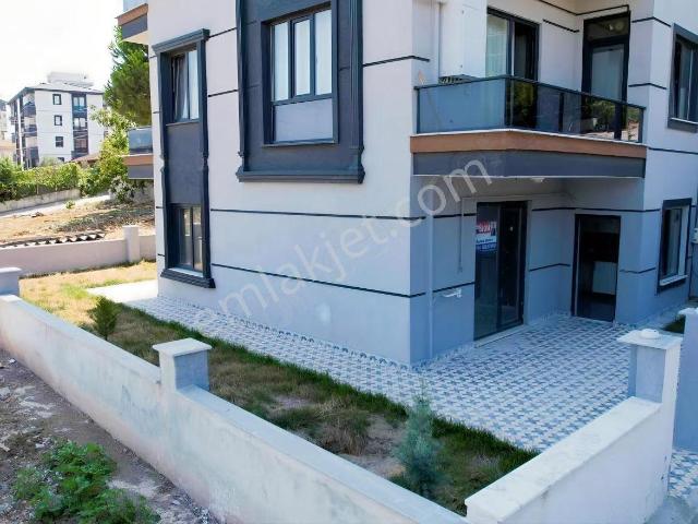 Çiftlikköy Bayraktepe'de Satılık 3+1 Bahçe Katı