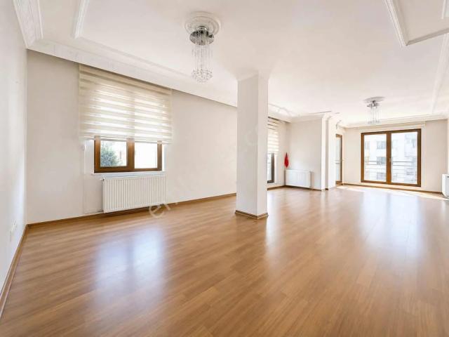 Çiftlikköy Sahil Mah.5+1 Lüx Kapalı Teraslı 320m2 Dublex