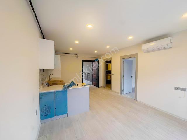 Çiftlikköy Şura Sitesi Havuz Cepheli 1+1 Satılık Daire