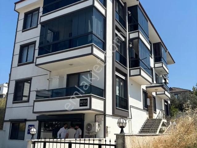 Çiftlikköy'de Ana Cadde İle Karayoluna Yakın 2+1 Satılık Daire