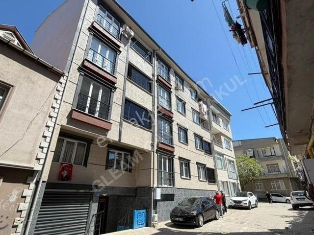 Çiftlikönü'nde Kapalı Mutfaklı Pazara Yakın 2+1 Satılık Daire