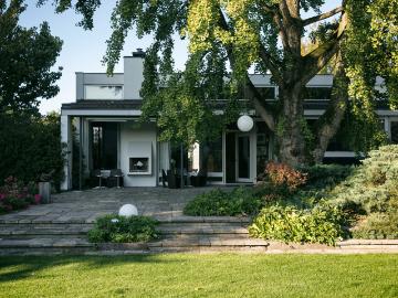 Ikonische Bauhaus Villa an privilegierter Ruhelage – Rheintal SG