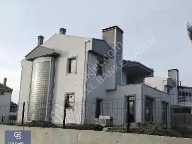 Ihlamurkent Sitesinde Fırsat Villa Muhteşem Konumlu Şerefiyeli