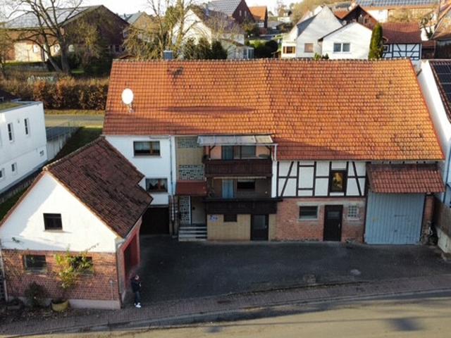 IHR FAMILIENHEIM MIT UNTERSTELLMÖGLICHKEITEN! KEINE KÄUFERPROVISON!