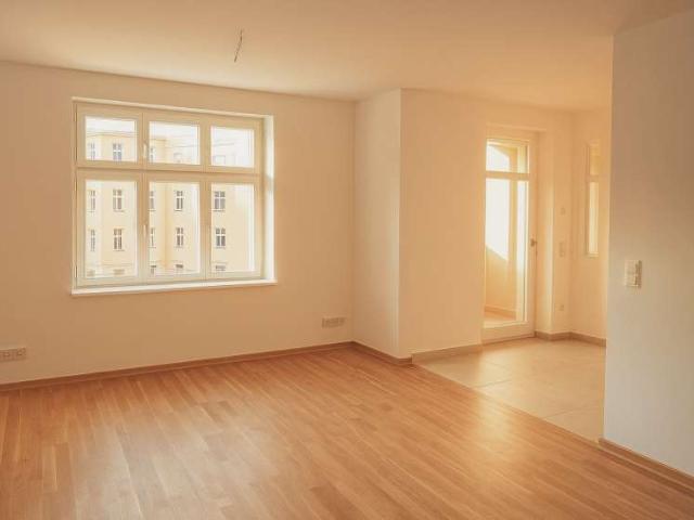 Ihr Investment in Leipzig Gohlis ! Modern sanierte 2 Raum Wohnung mit Loggia und TG Stellplatz