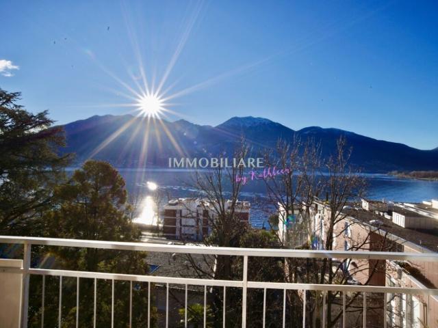Ihr Logenplatz am Lago Maggiore: Attika mit Hallenbad und Kamin