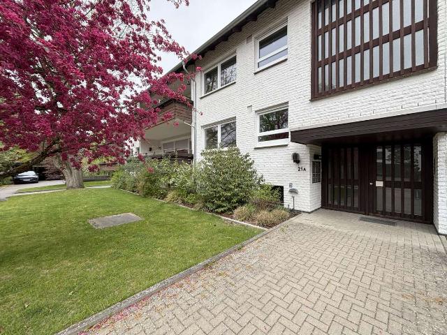 Ihr Logenplatz im Grünen: Weitläufige Erdgeschosswohnung mit Traumbalkon