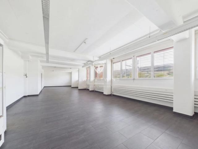 Ihr neuer Firmenstandort 240 m² Gewerbefläche in Oberweningen