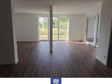 Ihr neuer Wohntraum im attraktiven Neubau, groÃe Terrasse, ruhige Lage mit viel GrÃ¼n!