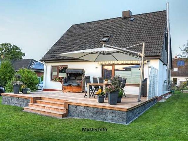 Ihr neues Eigenheim Freistehendes Einfamilienhaus, Garten und Garage