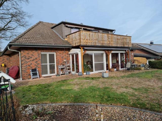Ihr neues Familienglück:Helles Zweifamilienhaus mit Kamin& Garten