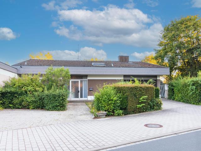 Reihenhaus zum Innenausbau mit 3 m Deckenhöhe & idyllischem Südgarten