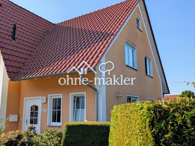 Ihr neues Zuhause, top gepflegte DHH mit Garten, Natur Teich, Garagen und Stellplatz