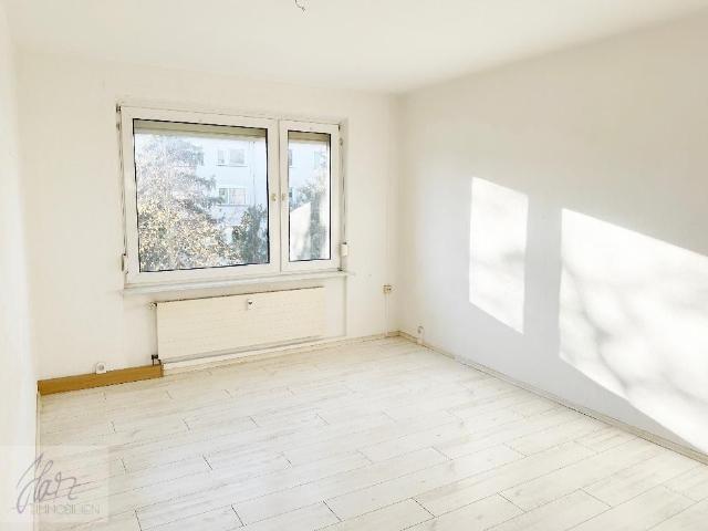 IHR NEUES ZUHAUSE WARTET – 3 RAUM WOHNUNG IN ZEITHAIN MIT RENOVIERUNGSVORTEIL ZUR MIETE!